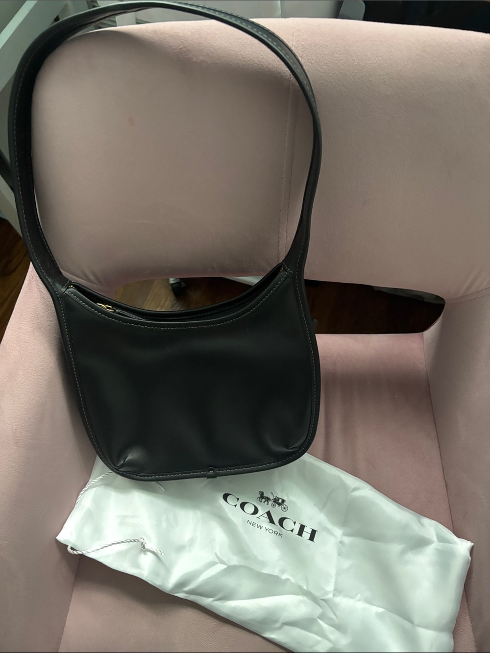 Coach Swing Zip Bag Black Shoulder Bag